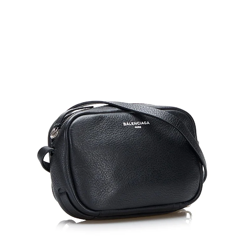 Balenciaga Everyday Crossbody (SHG-Ihiuvl)