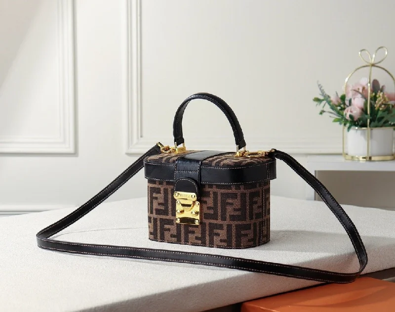 EN   Designer bags by Fendi 073